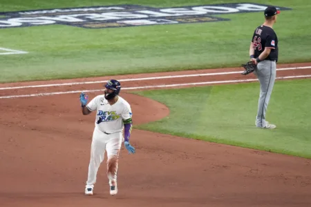 Rays to 7-3 beat Guardians for trip to the World Series
